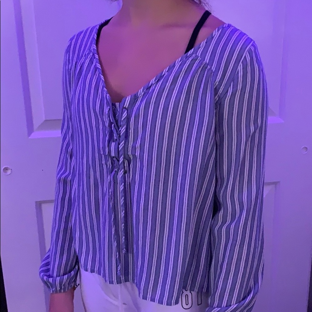 cute blouse!! blue & white